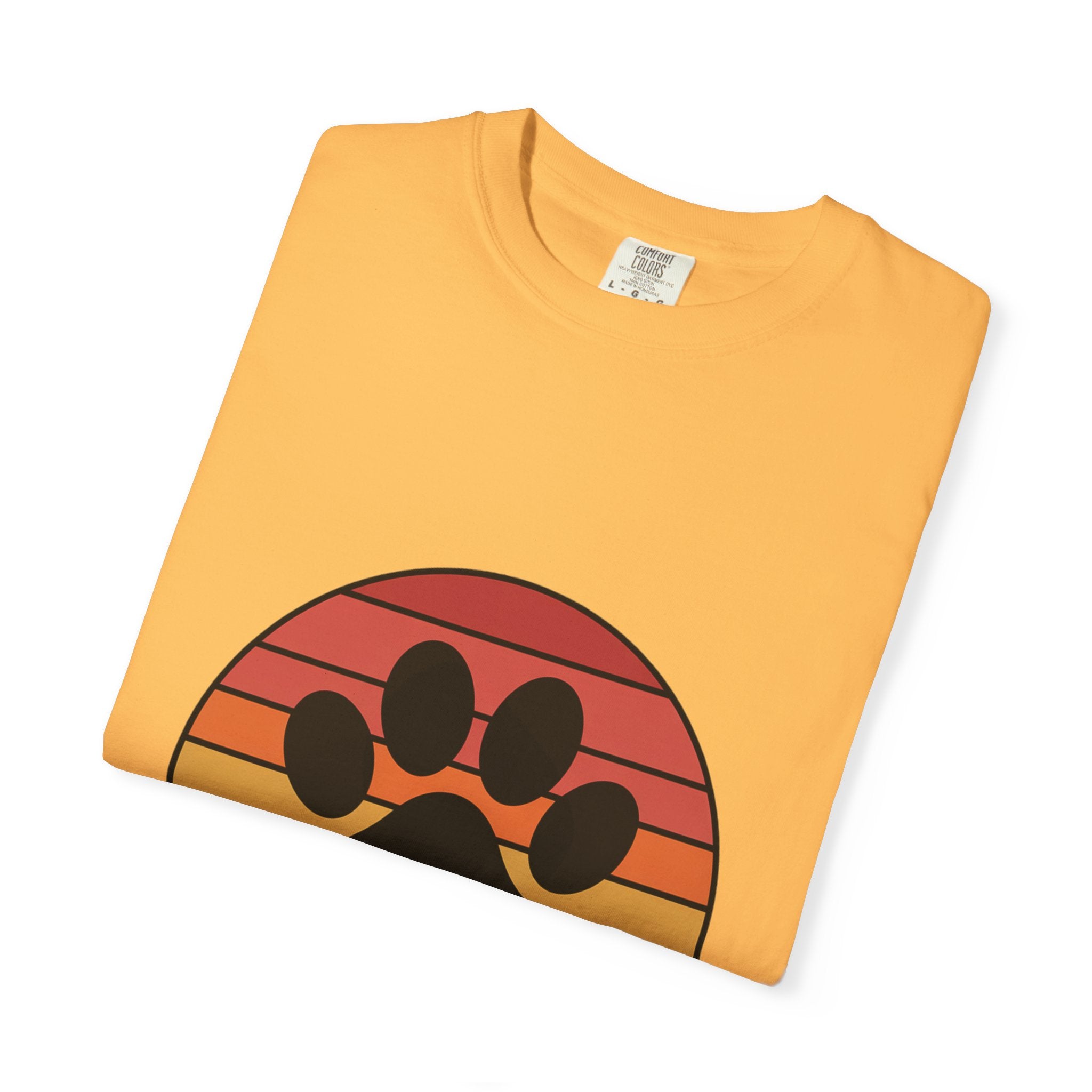 Dog Mom Retro Badge Shirt, Vintage Sunset Dog Lover T-Shirt, Retro Travel Sticker Style Dog Mama Gift Tee