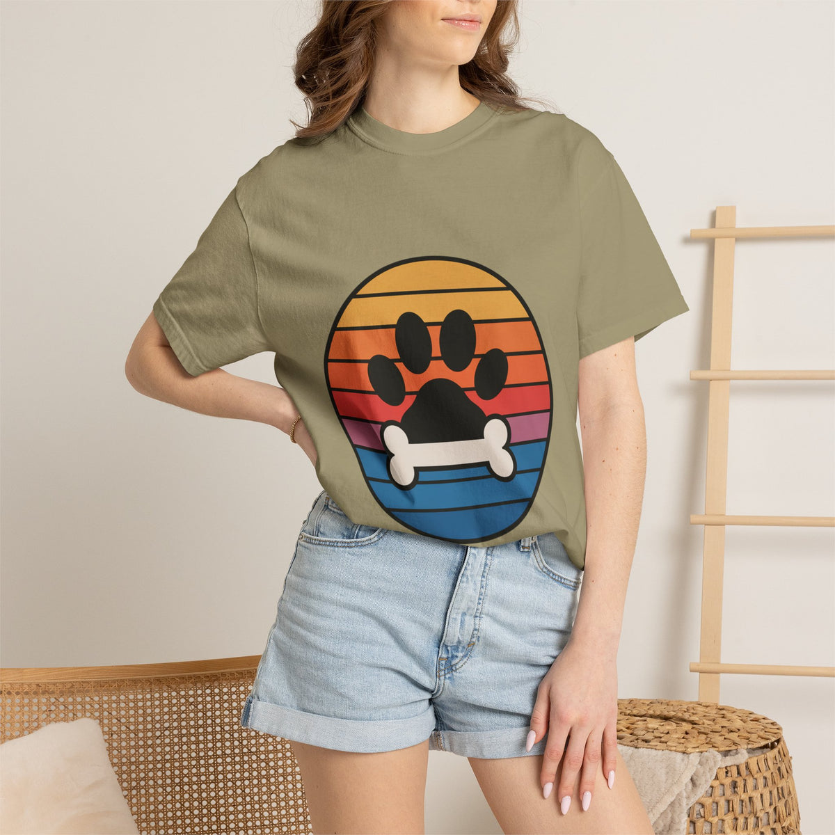 Dog Mom Retro Badge Shirt, Vintage Sunset Dog Lover T-Shirt, Retro Circle Badge Dog Mama Tee, Cute Paw Print Bone Graphic Shirt