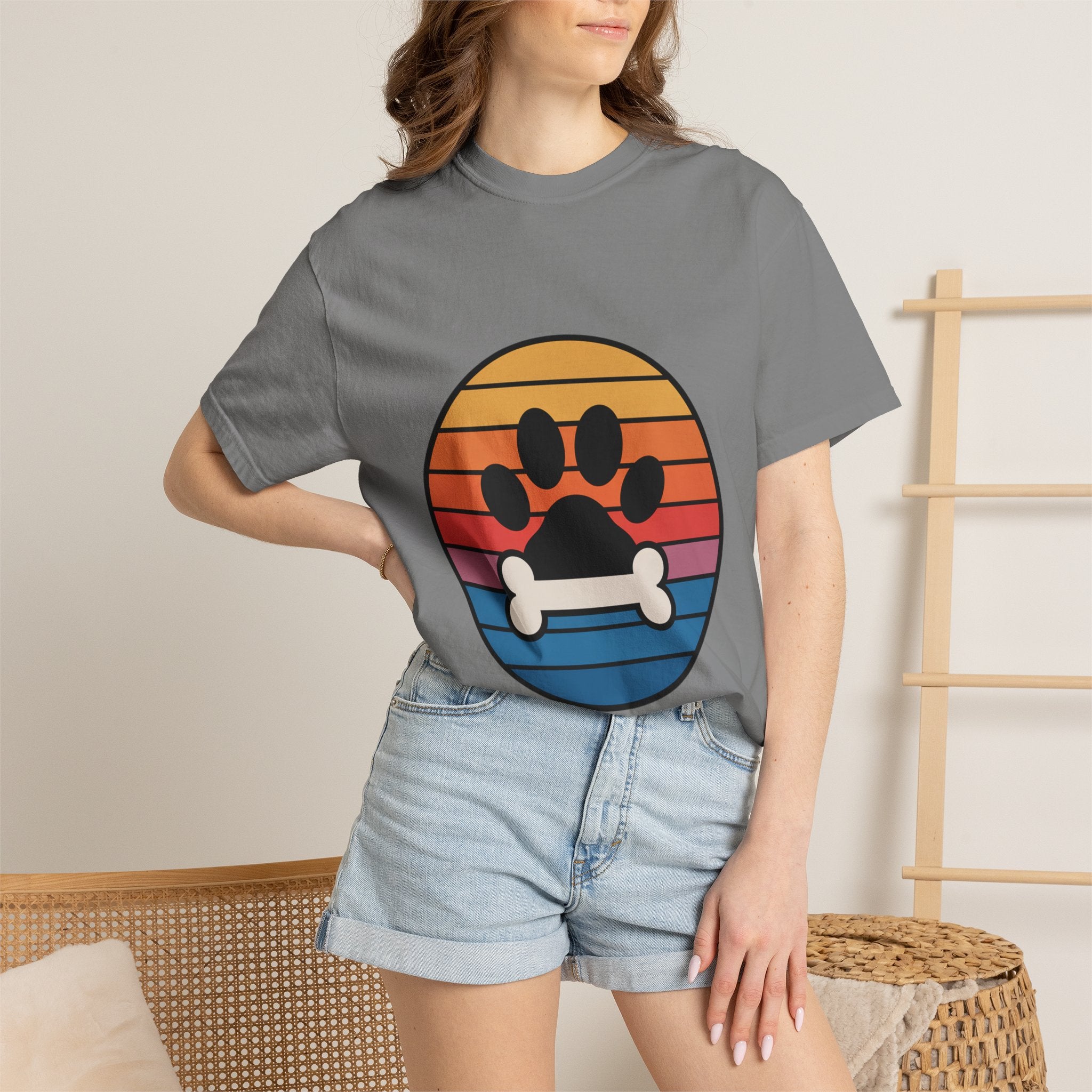 Dog Mom Retro Badge Shirt, Vintage Sunset Dog Lover T-Shirt, Retro Circle Badge Dog Mama Tee, Cute Paw Print Bone Graphic Shirt