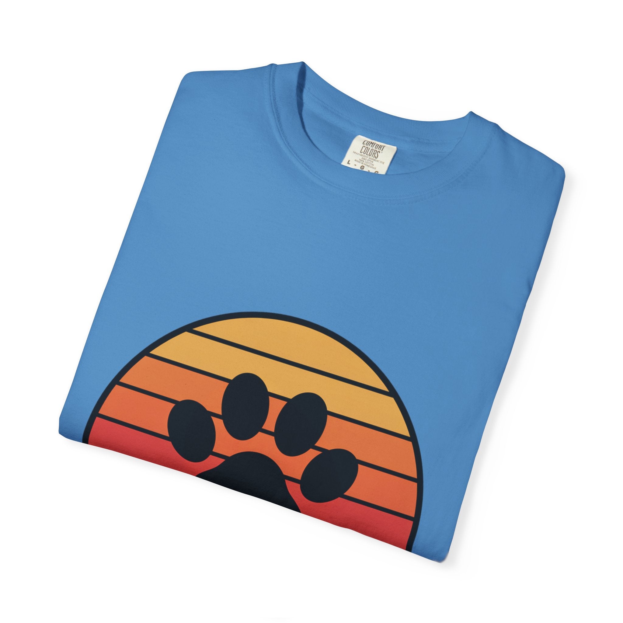 Dog Mom Retro Badge Shirt, Vintage Sunset Dog Lover T-Shirt, Retro Circle Badge Dog Mama Tee, Cute Paw Print Bone Graphic Shirt