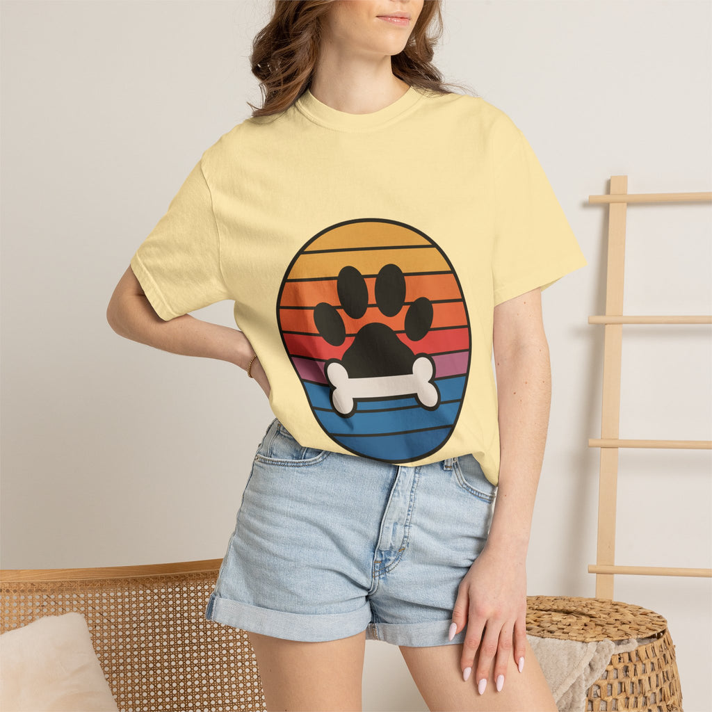 Dog Mom Retro Badge Shirt, Vintage Sunset Dog Lover T-Shirt, Retro Circle Badge Dog Mama Tee, Cute Paw Print Bone Graphic Shirt
