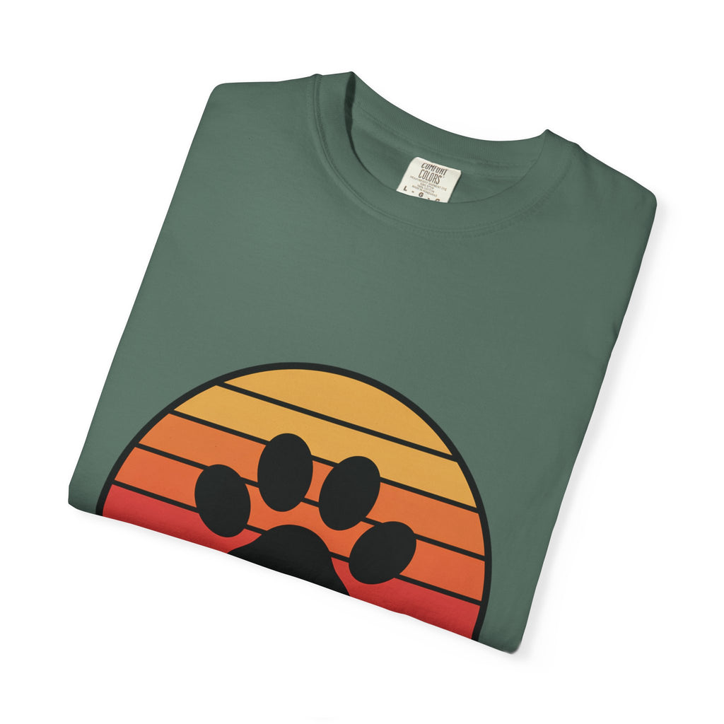 Dog Mom Retro Badge Shirt, Vintage Sunset Dog Lover T-Shirt, Retro Circle Badge Dog Mama Tee, Cute Paw Print Bone Graphic Shirt