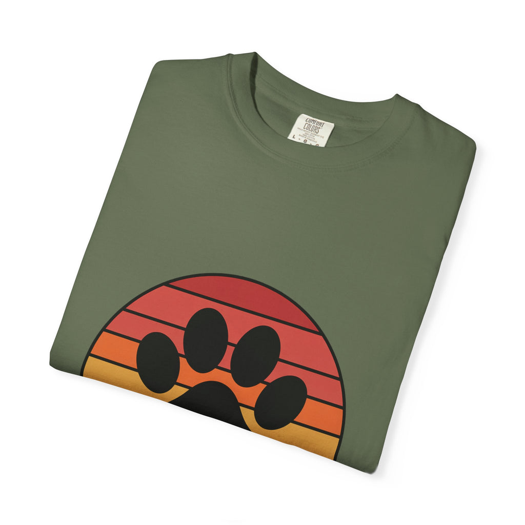 Dog Mom Retro Badge Shirt, Vintage Sunset Dog Lover T-Shirt, Retro Travel Sticker Style Dog Mama Gift Tee