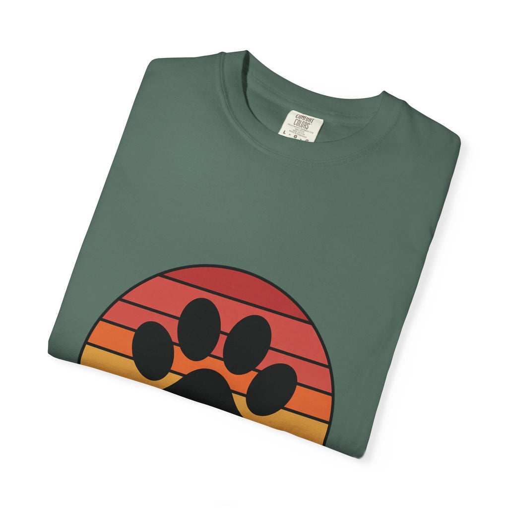 Dog Mom Retro Badge Shirt, Vintage Sunset Dog Lover T-Shirt, Retro Travel Sticker Style Dog Mama Gift Tee
