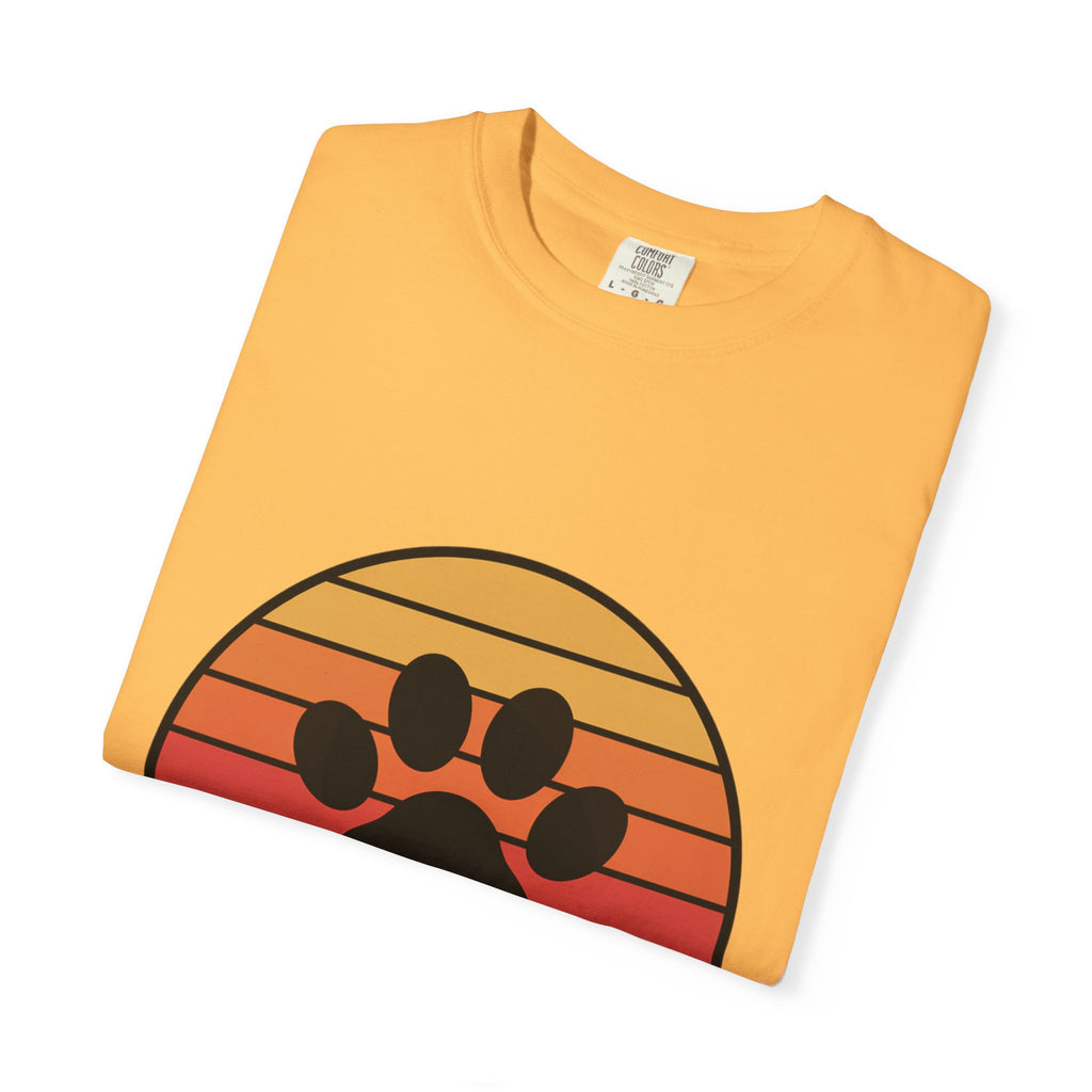 Dog Mom Retro Badge Shirt, Vintage Sunset Dog Lover T-Shirt, Retro Circle Badge Dog Mama Tee, Cute Paw Print Bone Graphic Shirt