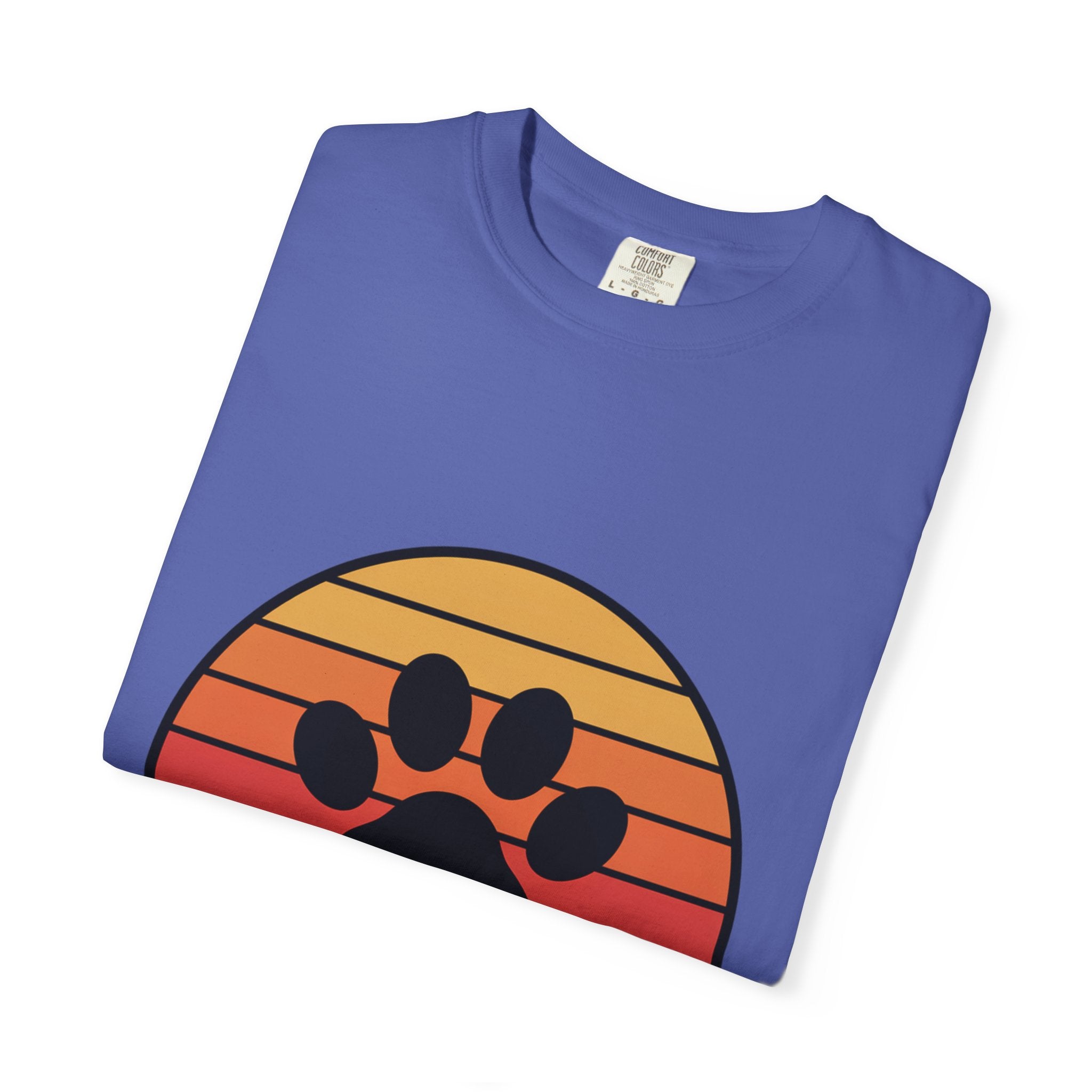 Dog Mom Retro Badge Shirt, Vintage Sunset Dog Lover T-Shirt, Retro Circle Badge Dog Mama Tee, Cute Paw Print Bone Graphic Shirt