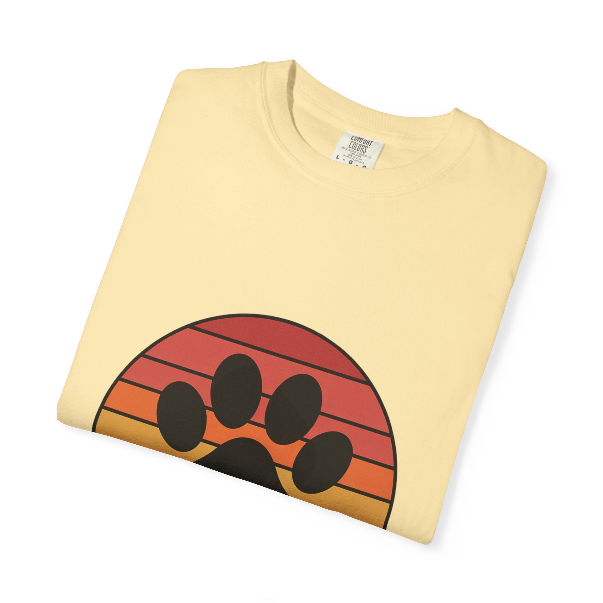 Dog Mom Retro Badge Shirt, Vintage Sunset Dog Lover T-Shirt, Retro Travel Sticker Style Dog Mama Gift Tee