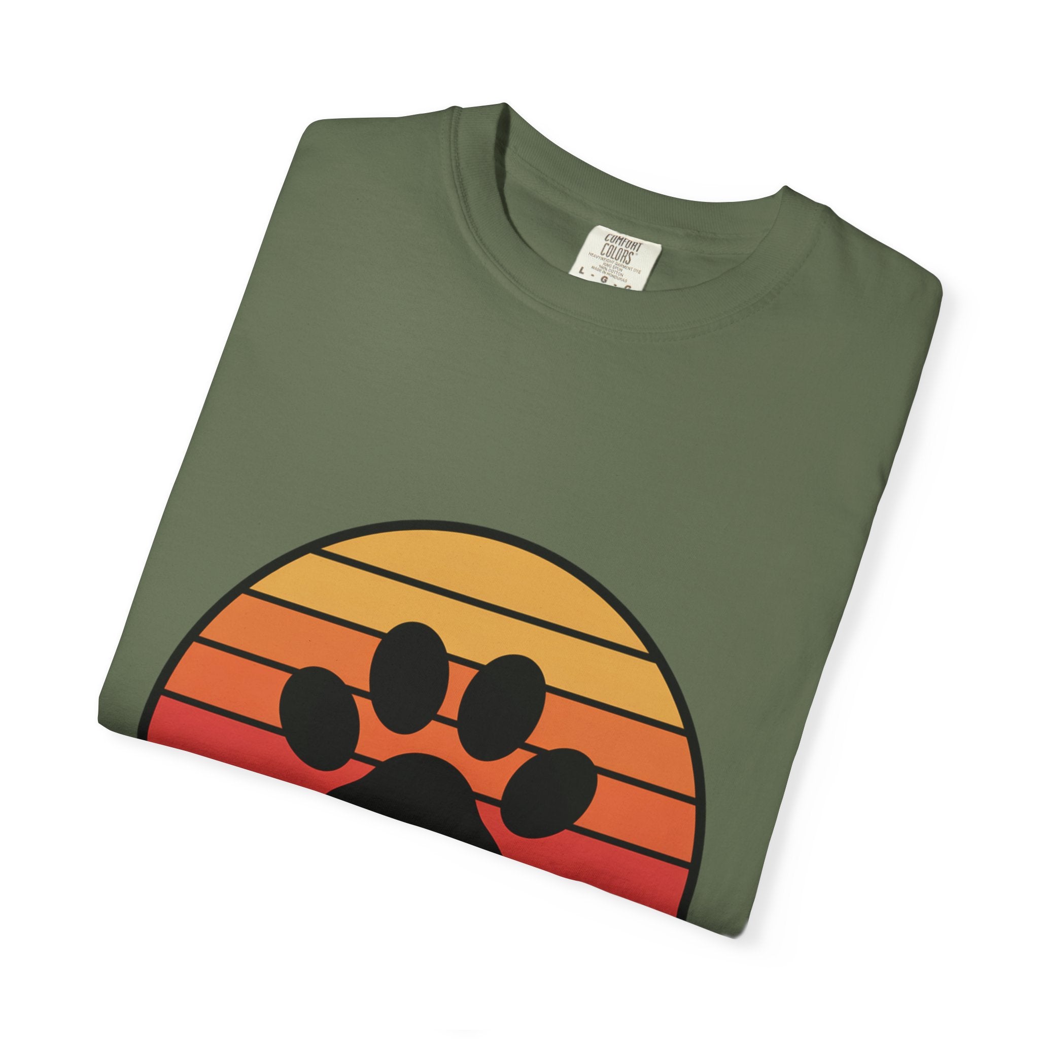 Dog Mom Retro Badge Shirt, Vintage Sunset Dog Lover T-Shirt, Retro Circle Badge Dog Mama Tee, Cute Paw Print Bone Graphic Shirt