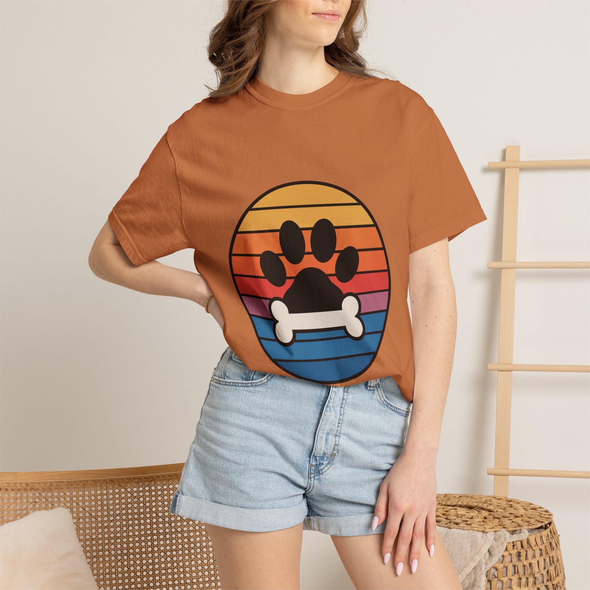 Dog Mom Retro Badge Shirt, Vintage Sunset Dog Lover T-Shirt, Retro Circle Badge Dog Mama Tee, Cute Paw Print Bone Graphic Shirt