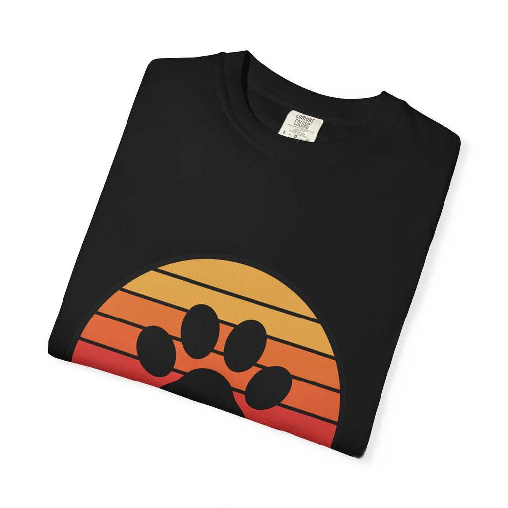 Dog Mom Retro Badge Shirt, Vintage Sunset Dog Lover T-Shirt, Retro Circle Badge Dog Mama Tee, Cute Paw Print Bone Graphic Shirt