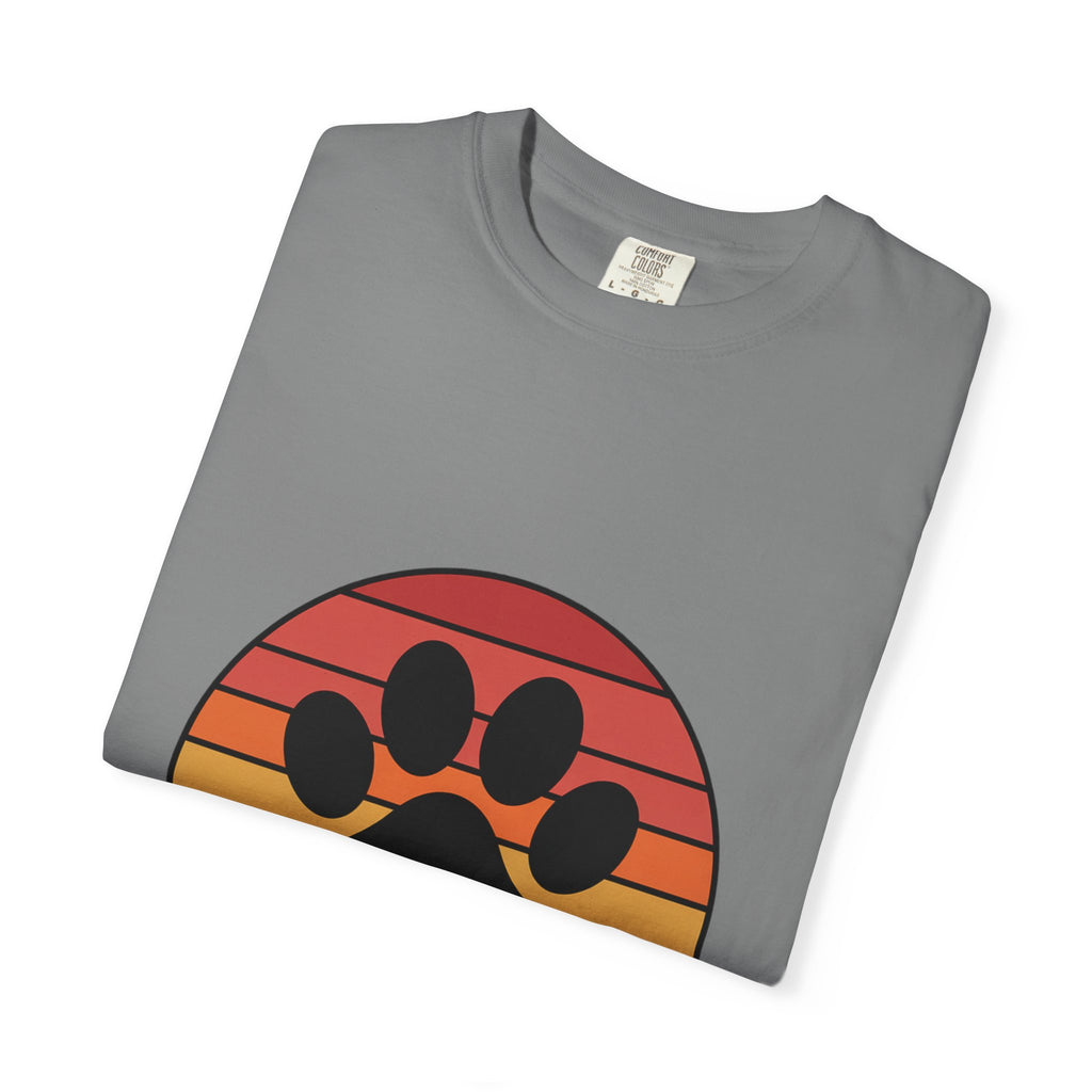 Dog Mom Retro Badge Shirt, Vintage Sunset Dog Lover T-Shirt, Retro Travel Sticker Style Dog Mama Gift Tee