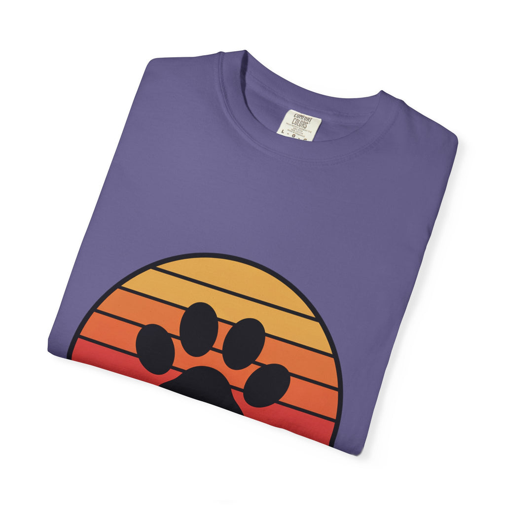 Dog Mom Retro Badge Shirt, Vintage Sunset Dog Lover T-Shirt, Retro Circle Badge Dog Mama Tee, Cute Paw Print Bone Graphic Shirt