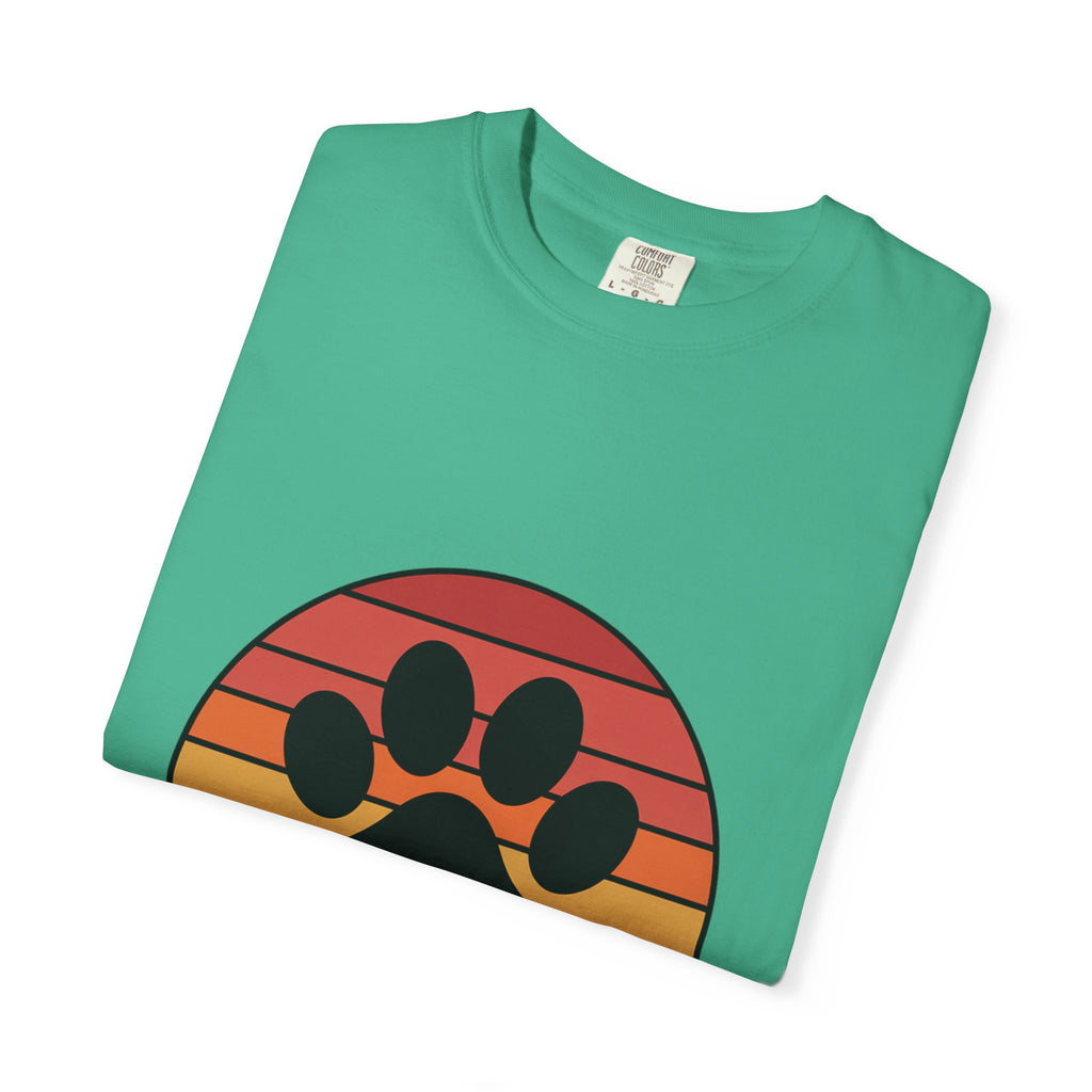 Dog Mom Retro Badge Shirt, Vintage Sunset Dog Lover T-Shirt, Retro Travel Sticker Style Dog Mama Gift Tee