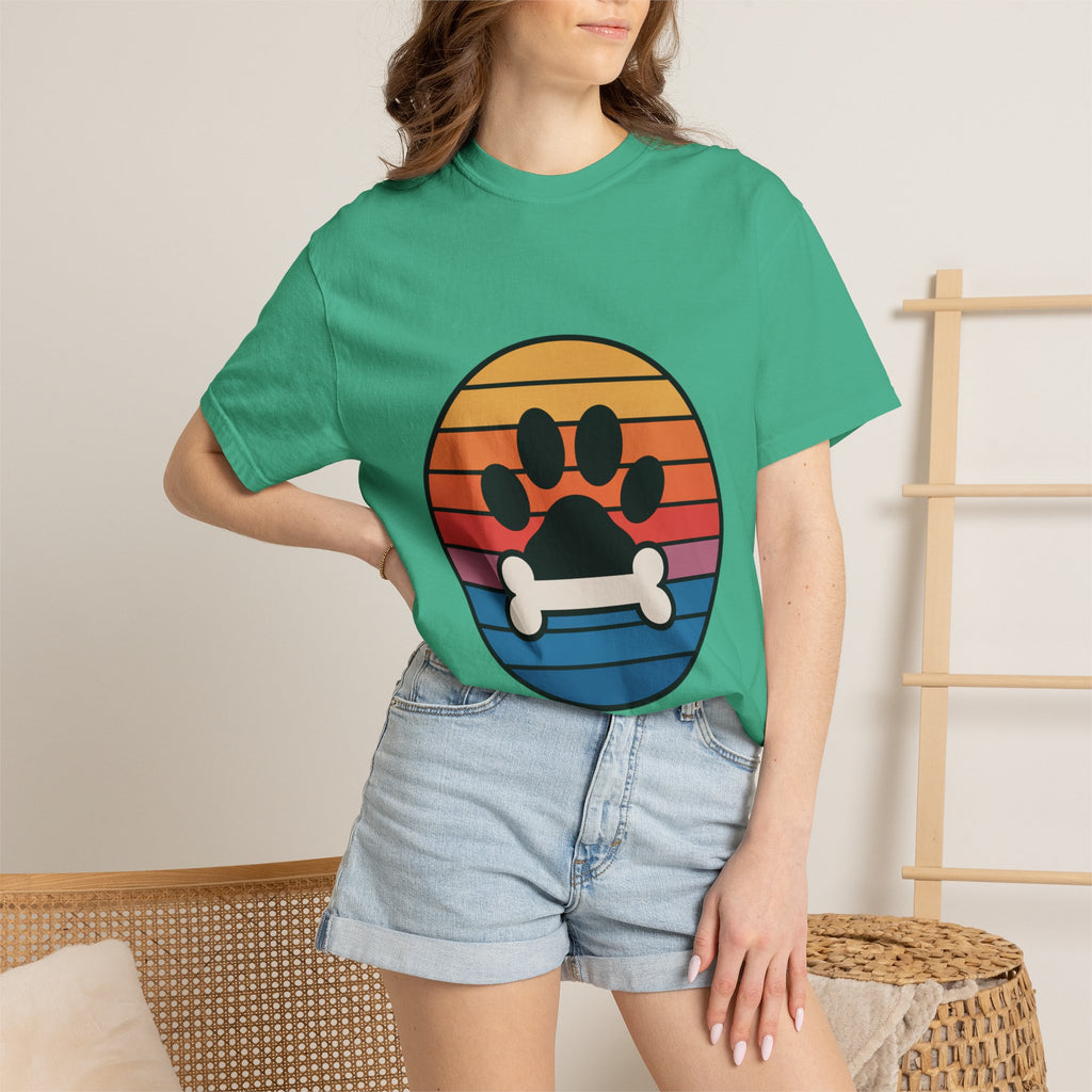 Dog Mom Retro Badge Shirt, Vintage Sunset Dog Lover T-Shirt, Retro Circle Badge Dog Mama Tee, Cute Paw Print Bone Graphic Shirt