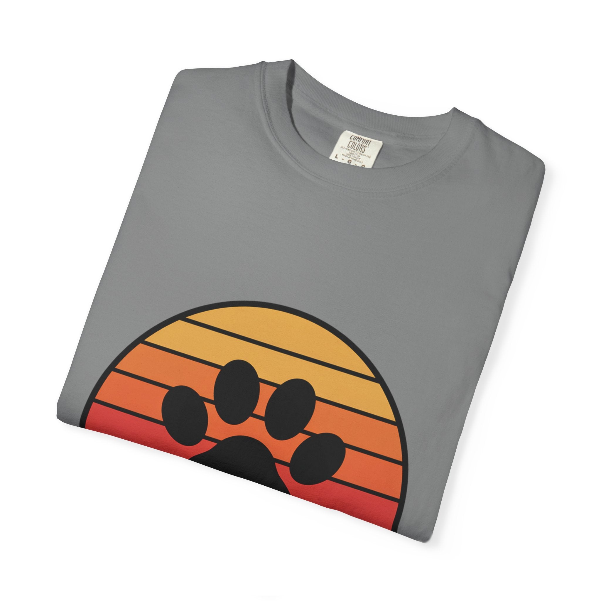 Dog Mom Retro Badge Shirt, Vintage Sunset Dog Lover T-Shirt, Retro Circle Badge Dog Mama Tee, Cute Paw Print Bone Graphic Shirt