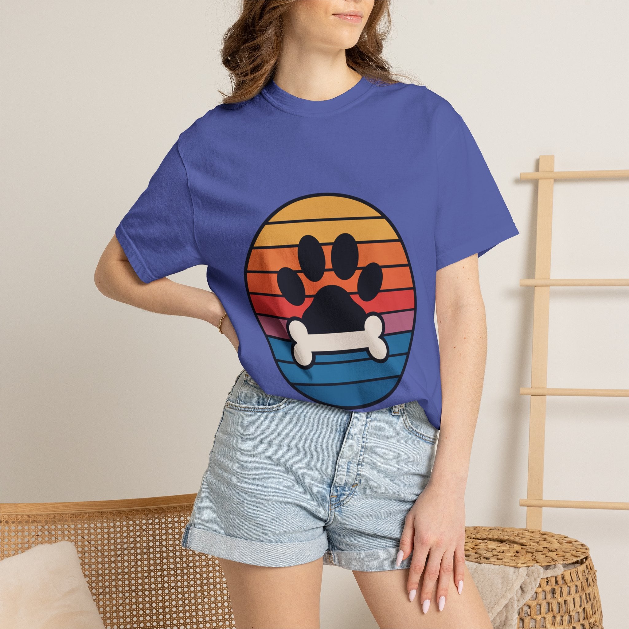 Dog Mom Retro Badge Shirt, Vintage Sunset Dog Lover T-Shirt, Retro Circle Badge Dog Mama Tee, Cute Paw Print Bone Graphic Shirt