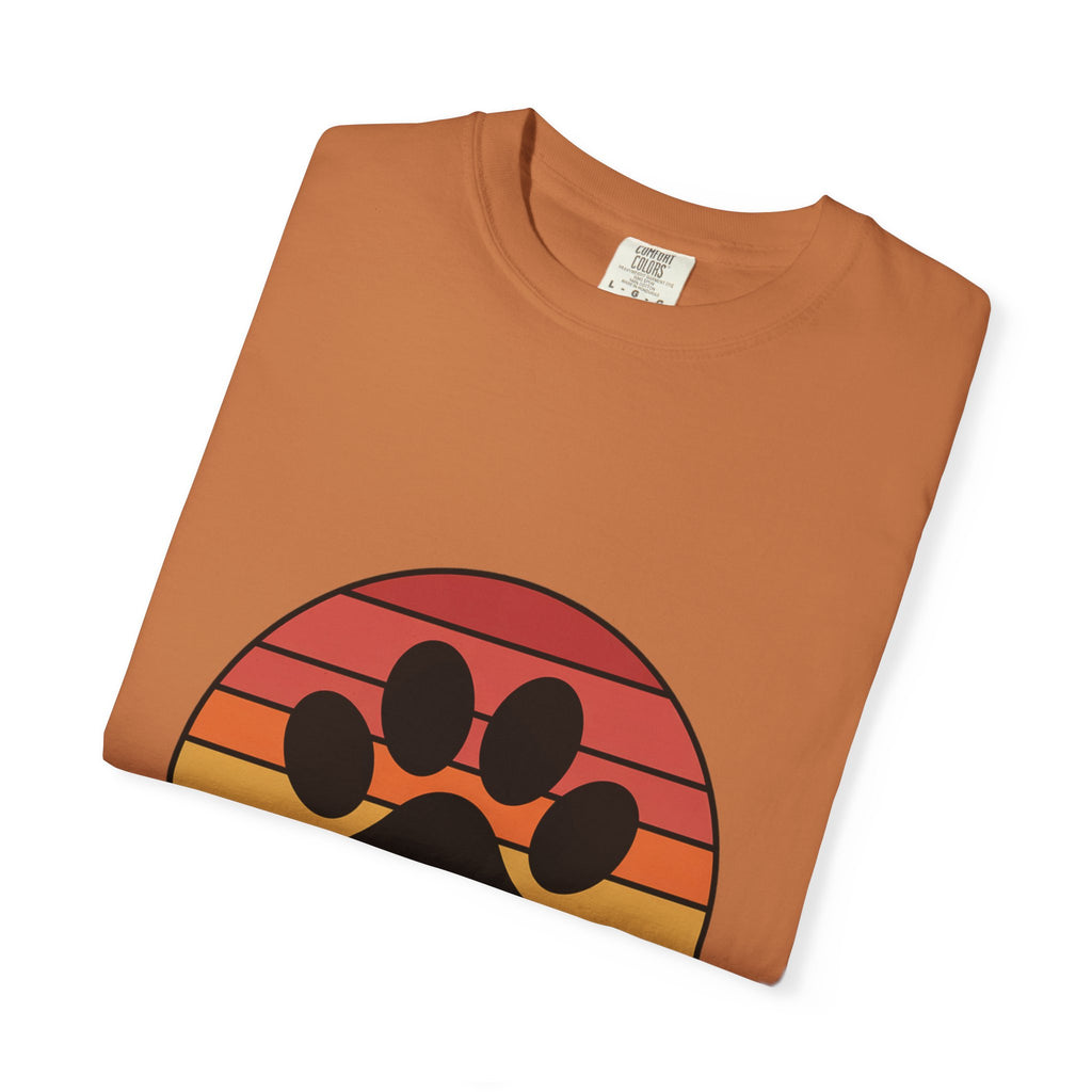 Dog Mom Retro Badge Shirt, Vintage Sunset Dog Lover T-Shirt, Retro Travel Sticker Style Dog Mama Gift Tee