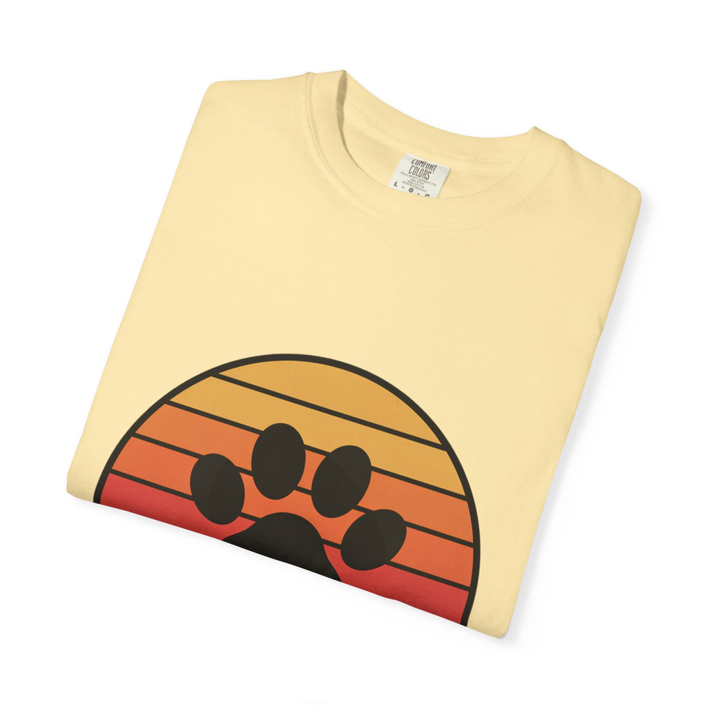 Dog Mom Retro Badge Shirt, Vintage Sunset Dog Lover T-Shirt, Retro Circle Badge Dog Mama Tee, Cute Paw Print Bone Graphic Shirt