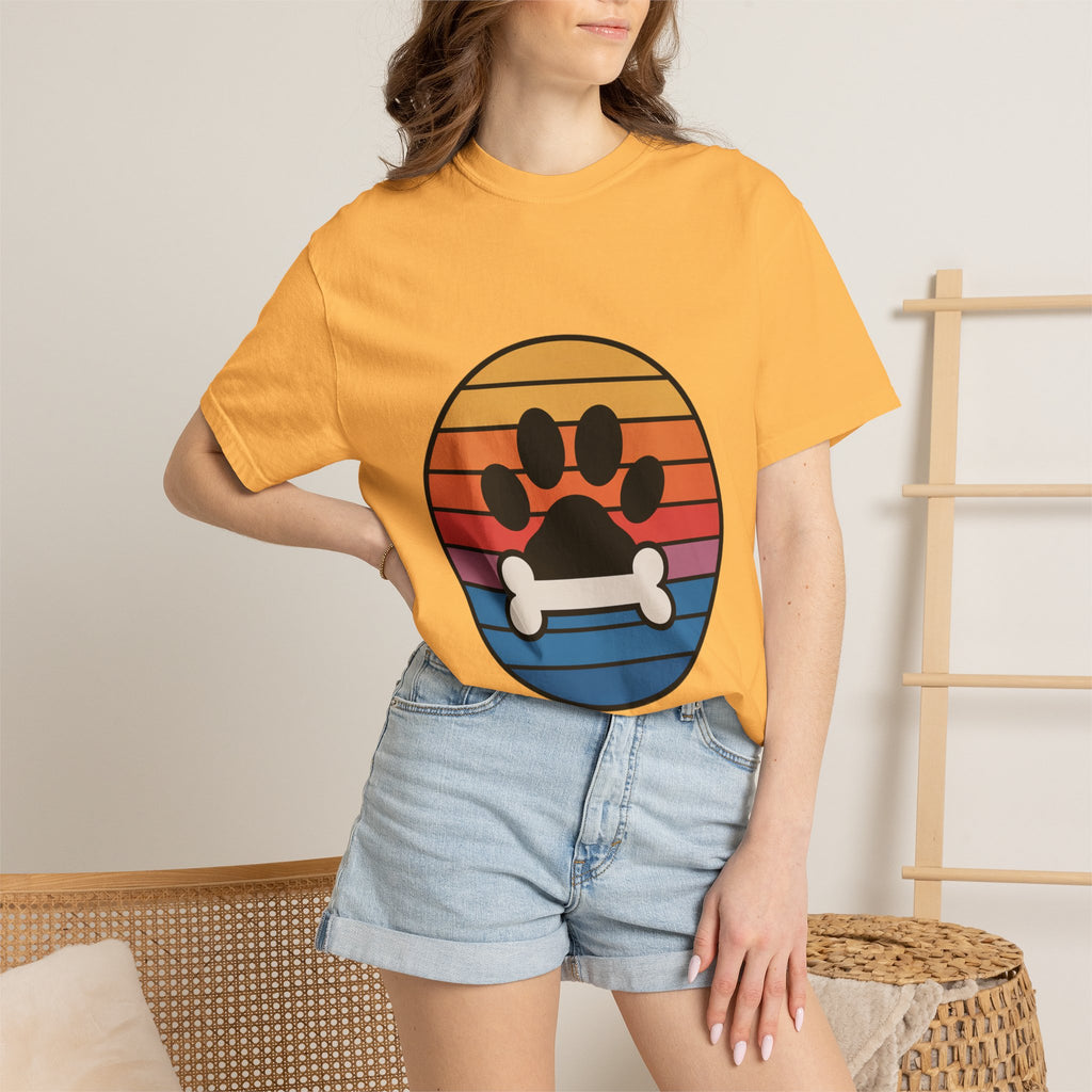 Dog Mom Retro Badge Shirt, Vintage Sunset Dog Lover T-Shirt, Retro Circle Badge Dog Mama Tee, Cute Paw Print Bone Graphic Shirt