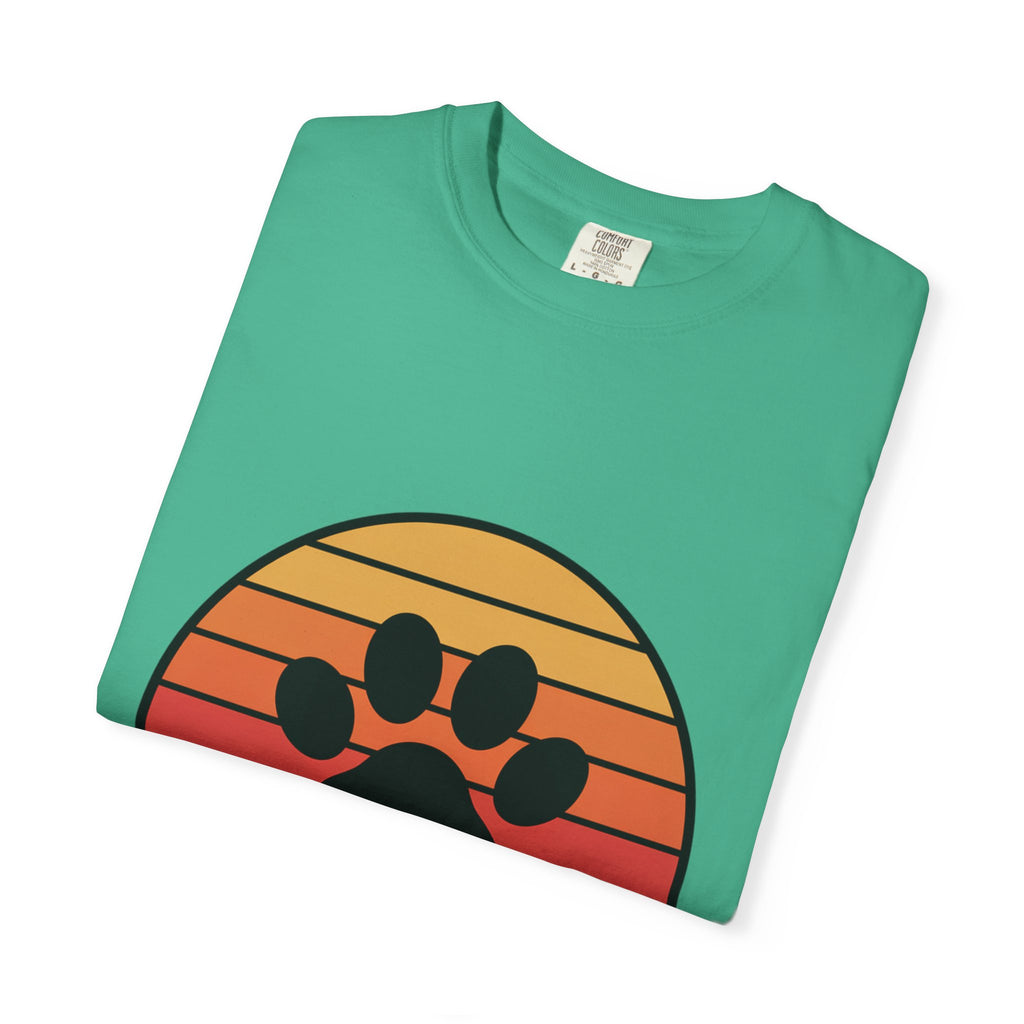 Dog Mom Retro Badge Shirt, Vintage Sunset Dog Lover T-Shirt, Retro Circle Badge Dog Mama Tee, Cute Paw Print Bone Graphic Shirt