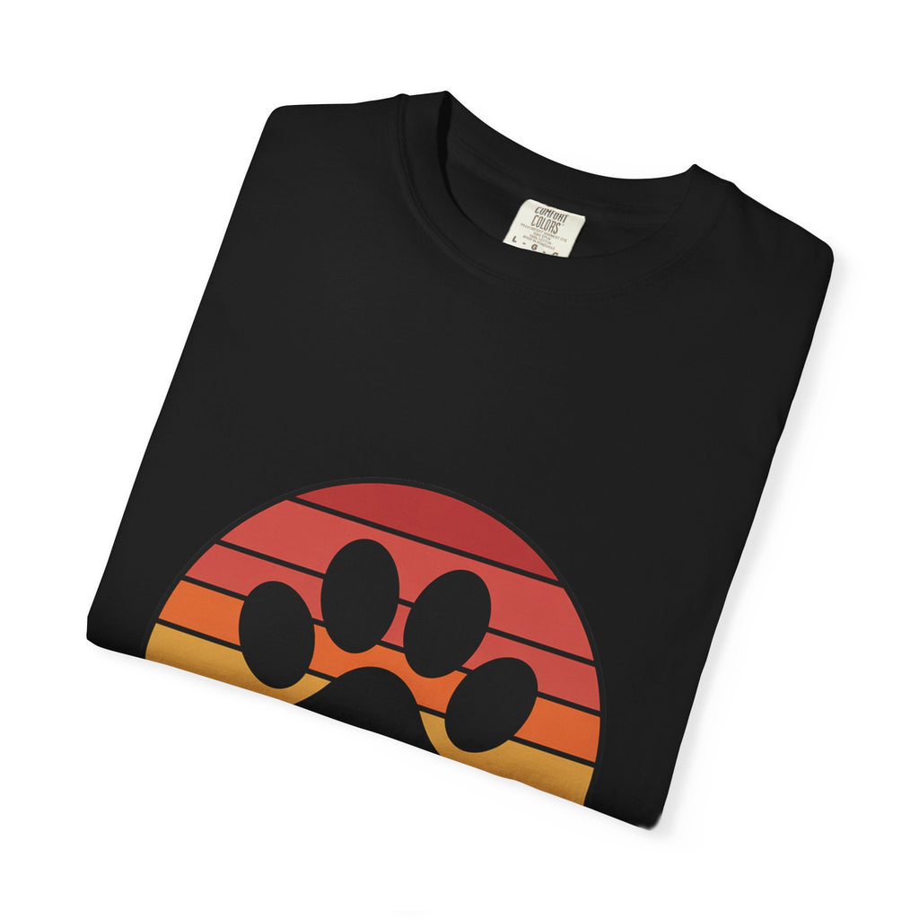 Dog Mom Retro Badge Shirt, Vintage Sunset Dog Lover T-Shirt, Retro Travel Sticker Style Dog Mama Gift Tee